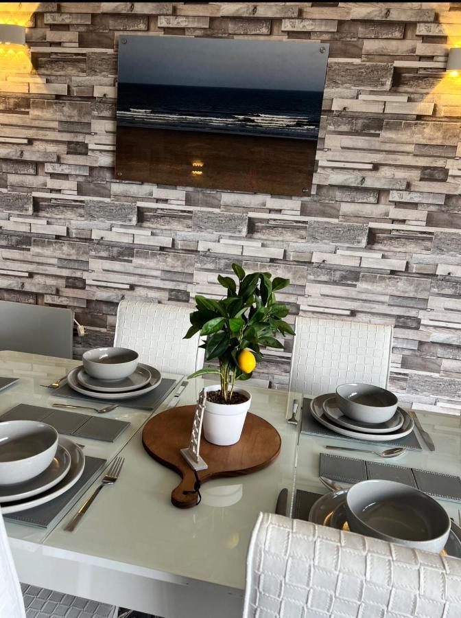 Sea View Lavish Apartment Sky Tv Whirlpool Bath Huge Balcony Newly Refurbished Bridlington Εξωτερικό φωτογραφία